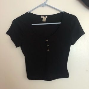 🌺 Black Buttons Crop Top